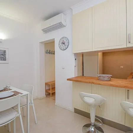 Family - 60 M From The Apartment Cascais