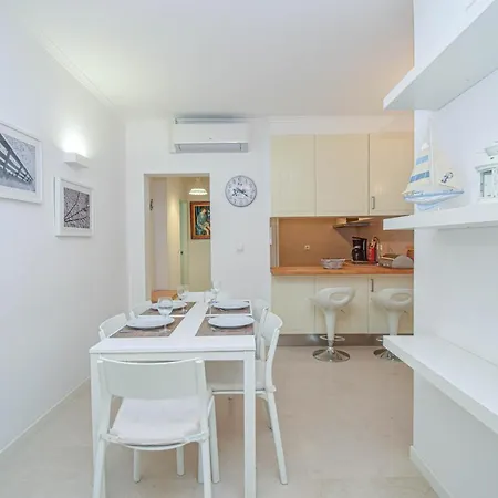 Family - 60 M From The カスカイス