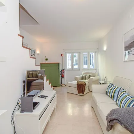 Family - 60 M From The アパート カスカイス